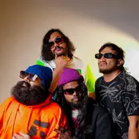 Ascolta undefined, guarda video musicali, leggi la biografia, vedi le date del tour & altro!