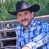 undefined सुनें, म्यूज़िक वीडियो देखें, बायो पढ़ें, दौरे की तारीखें और बहुत कुछ देखें!