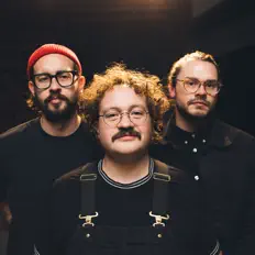 Poslechněte si interpreta FIINN, sledujte hudební videa, přečtěte si životopis, podívejte se na data turné a další informace.