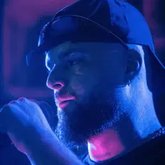 Hör dir uncoeursurquatre an, schau dir Musikvideos an, lies die Biografie, finde Tourdaten und mehr!