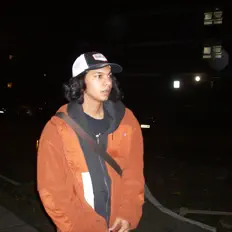 Luister naar Saint Yves, bekijk muziekvideo's, lees de bio, bekijk de tourdata, en meer!