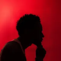 undefined dinle, müzik videolarını izle, biyografisini oku, tur tarihlerini ve daha fazlasını gör!