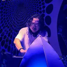 Ascolta Natural Frequency, guarda video musicali, leggi la biografia, vedi le date del tour & altro!