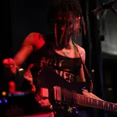 Ascolta Dropping A Popped Locket, guarda video musicali, leggi la biografia, vedi le date del tour & altro!