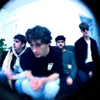 Hör dir undefined an, schau dir Musikvideos an, lies die Biografie, finde Tourdaten und mehr!