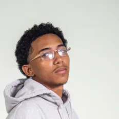 聆聽 Roger Deejay、觀看音樂影片、閱讀小傳、查看巡演日期等！