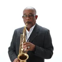 Posłuchaj wykonawcy undefined, obejrzyj teledyski, przeczytaj biografię, zobacz daty tras koncertowych i nie tylko!