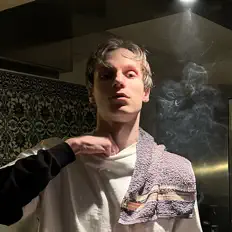 Escucha a Makrae, mira videos musicales, lee su biografía, consulta las fechas de las gira y más.