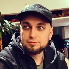 Ouça INSAEN, assista a videoclipes, leia a biografia, veja as datas das turnês e mais!