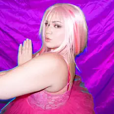 收听 princess paparazzi、观看音乐视频、阅读小传、查看巡演日期等 ！