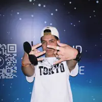 Escucha a undefined, mira videos musicales, lee su biografía, consulta las fechas de las gira y más.