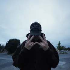 Escucha a NIAN, mira videos musicales, lee su biografía, consulta las fechas de las gira y más.