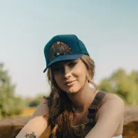 Poslechněte si interpreta undefined, sledujte hudební videa, přečtěte si životopis, podívejte se na data turné a další informace.