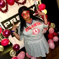 undefined dinle, müzik videolarını izle, biyografisini oku, tur tarihlerini ve daha fazlasını gör!