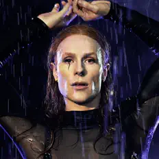 聆聽 Bentley Jones、觀看音樂影片、閱讀小傳、查看巡演日期等！