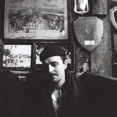 聆聽 Jay William Henderson、觀看音樂影片、閱讀小傳、查看巡演日期等！