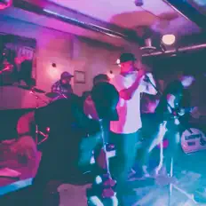 Ascolta Gastown Riot, guarda video musicali, leggi la biografia, vedi le date del tour & altro!