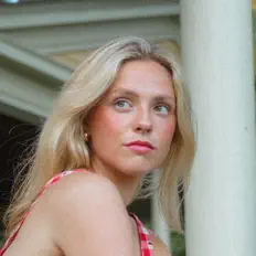 Ακούστε περιεχόμενο από Camryn Quinlan, παρακολουθήστε μουσικά βίντεο, διαβάστε το βιογραφικό, δείτε ημερομηνίες περιοδείας, και πολλά ακόμη!