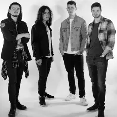 Ouça Breaking Out, assista a videoclipes, leia a biografia, veja as datas das turnês e mais!