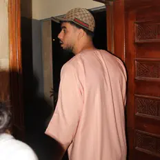 Dengarkan Mrb', tonton video musik, baca bio, lihat tanggal tur & lainnya!