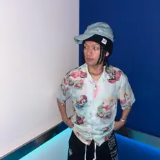 Dengarkan 2ikKen, tonton video musik, baca bio, lihat tanggal tur & lainnya!