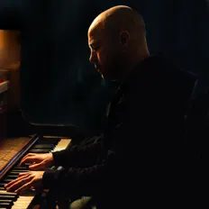 Phill Lane dinle, müzik videolarını izle, biyografisini oku, tur tarihlerini ve daha fazlasını gör!
