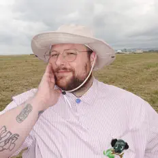 Adult Mattersを聴いたり、ミュージックビデオを鑑賞したり、経歴やツアー日程などを確認したりしましょう！