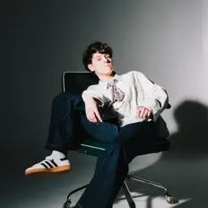 收听 Skofi、观看音乐视频、阅读小传、查看巡演日期等 ！