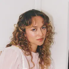 聆聽 Eva Rose、觀看音樂影片、閱讀小傳、查看巡演日期等！