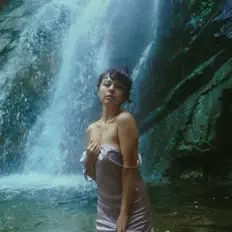 聆聽 Priestess Natalie Marie、觀看音樂影片、閱讀小傳、查看巡演日期等！