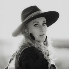 Megan Woods을(를) 듣고, 뮤직 비디오를 보고, 약력을 읽고, 투어 일정 등을 확인하세요!