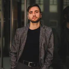 Ascolta Arman Cekin, guarda video musicali, leggi la biografia, vedi le date del tour & altro!