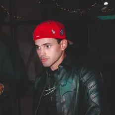 Poslechněte si interpreta Stephano M, sledujte hudební videa, přečtěte si životopis, podívejte se na data turné a další informace.