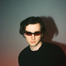 Dengarkan DIRTY GLASSEZ, tonton video musik, baca bio, lihat tanggal tur & lainnya!