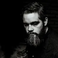 Ouve undefined, vê vídeos de música, lê a biografia, vê as datas da digressão e muito mais!