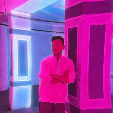 Ouça S.G.R, assista a videoclipes, leia a biografia, veja as datas das turnês e mais!