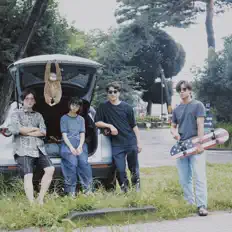 メコンを聴いたり、ミュージックビデオを鑑賞したり、経歴やツアー日程などを確認したりしましょう！