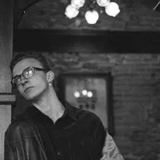 Hör dir 8LOWN an, schau dir Musikvideos an, lies die Biografie, finde Tourdaten und mehr!