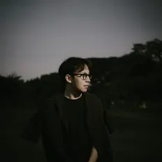 Beck सुनें, म्यूज़िक वीडियो देखें, बायो पढ़ें, दौरे की तारीखें और बहुत कुछ देखें!