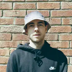 Hör dir finji an, schau dir Musikvideos an, lies die Biografie, finde Tourdaten und mehr!