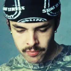 Ouça chameleon, assista a videoclipes, leia a biografia, veja as datas das turnês e mais!