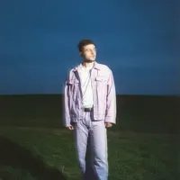 Posłuchaj wykonawcy undefined, obejrzyj teledyski, przeczytaj biografię, zobacz daty tras koncertowych i nie tylko!