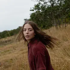 Holly Beckを聴いたり、ミュージックビデオを鑑賞したり、経歴やツアー日程などを確認したりしましょう！