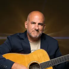 Hör dir Jason J Carey an, schau dir Musikvideos an, lies die Biografie, finde Tourdaten und mehr!