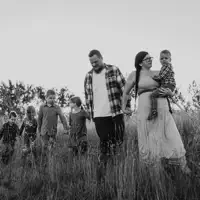 Hör dir undefined an, schau dir Musikvideos an, lies die Biografie, finde Tourdaten und mehr!