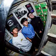 收听 1st crack、观看音乐视频、阅读小传、查看巡演日期等 ！