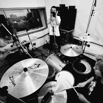 Listen to KUZIRA, watch music videos, read bio, see tour dates & more!