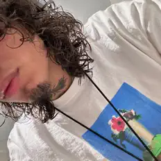 Poslechněte si interpreta liltoolovely, sledujte hudební videa, přečtěte si životopis, podívejte se na data turné a další informace.