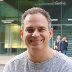 聆聽 Ismael Berdei、觀看音樂影片、閱讀小傳、查看巡演日期等！