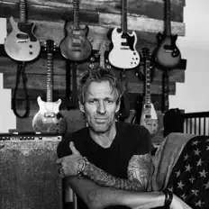Ascolta Matt Mann & The Shine Runners, guarda video musicali, leggi la biografia, vedi le date del tour & altro!